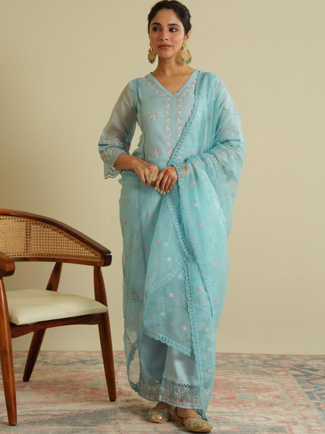 Plus Size Floral Embroidered Kurta With Trousers & Dupatta