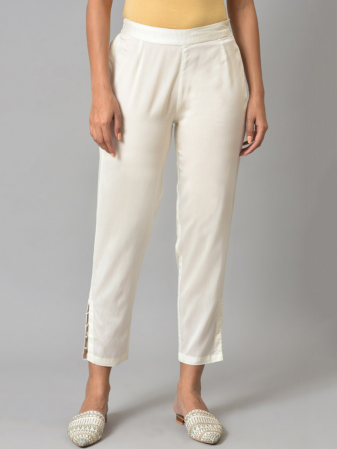 Women's Solid Off White Slim Fit Cigarette Pants