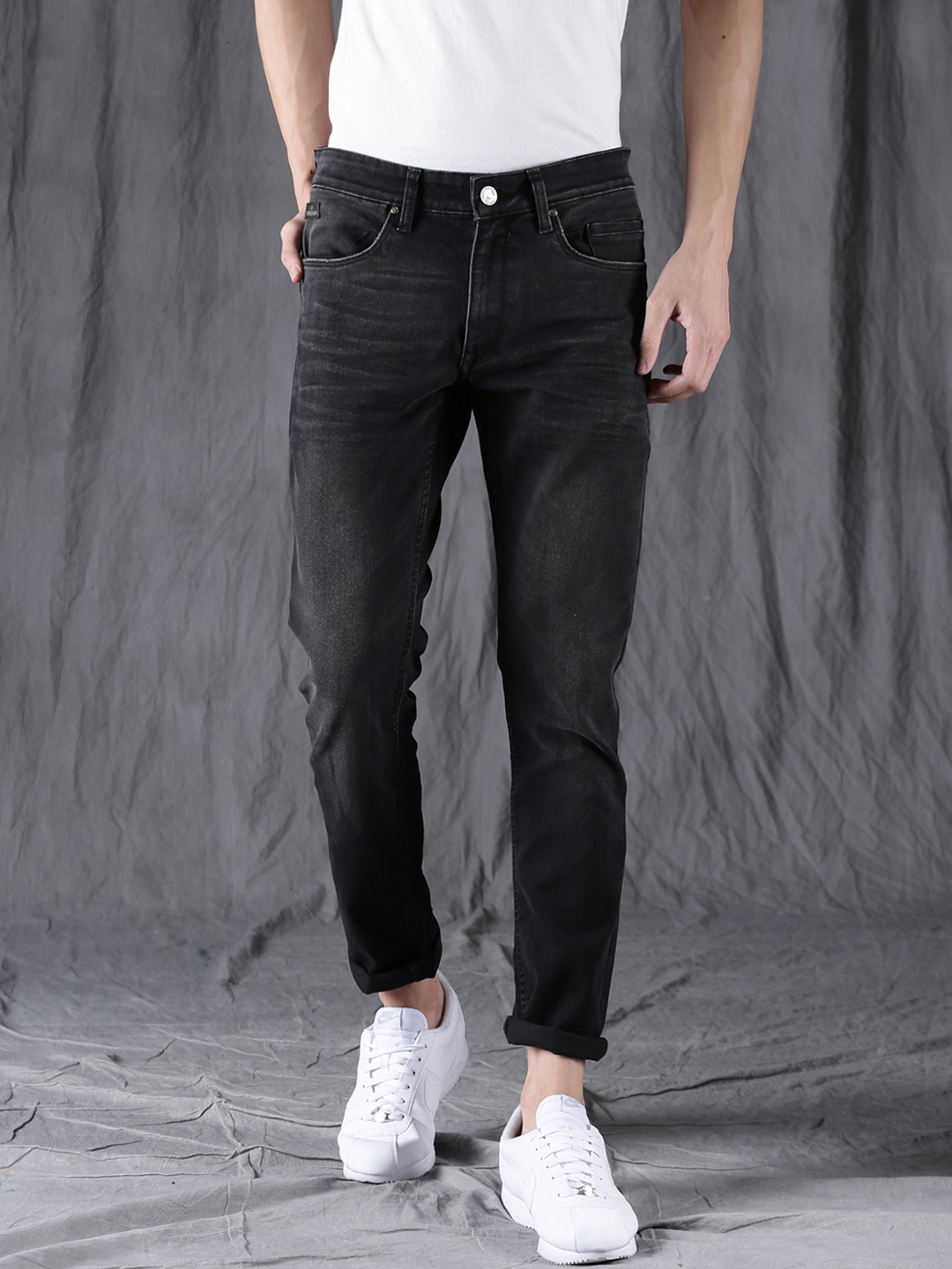 Buy WROGN Men Black Slim Fit Mid Rise Clean Look Stretchable Jeans ...