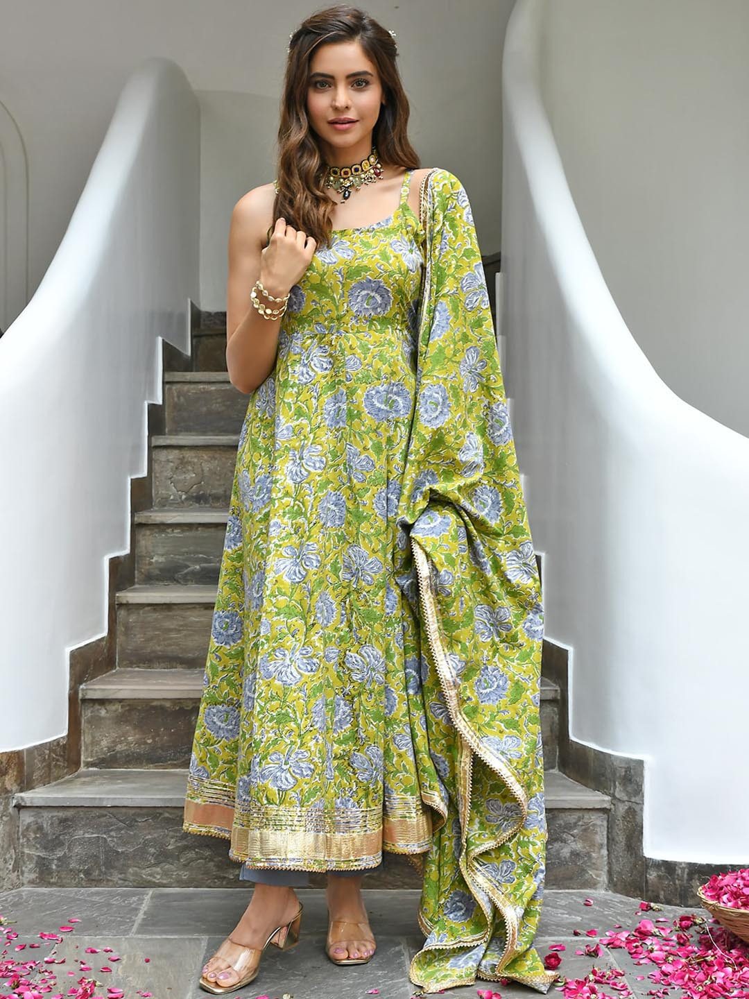 Women's Green Floral Printed Regular Gotta Patti Kurta Set With Dupatta main image 1