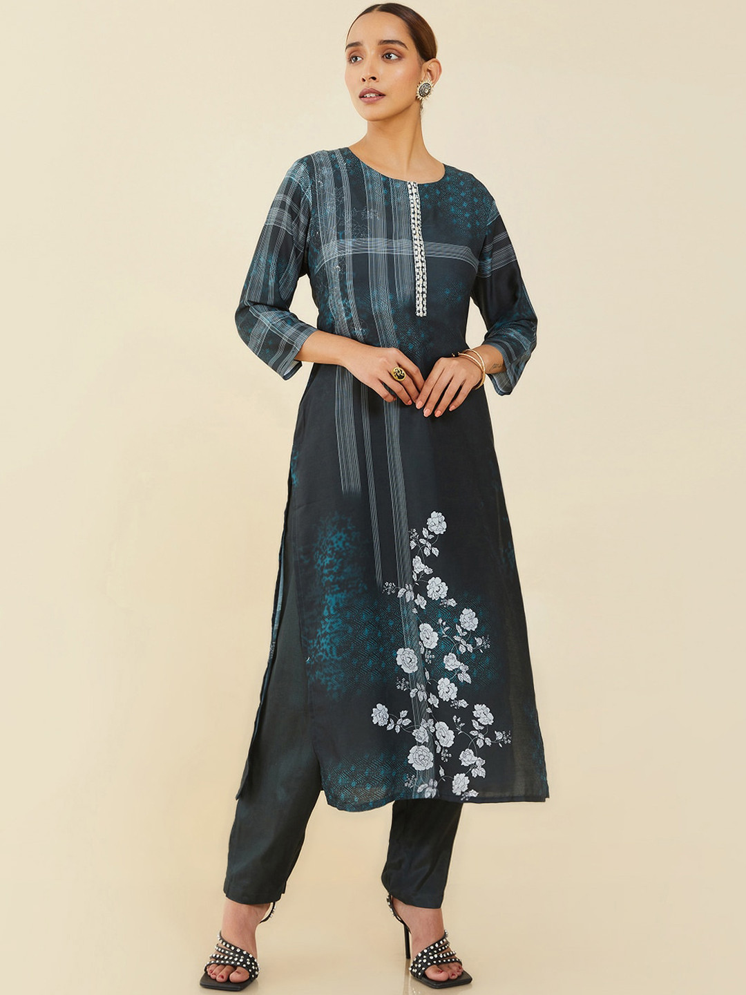 Women Cotton Black Floral Print Kurta With Trouser main image 0