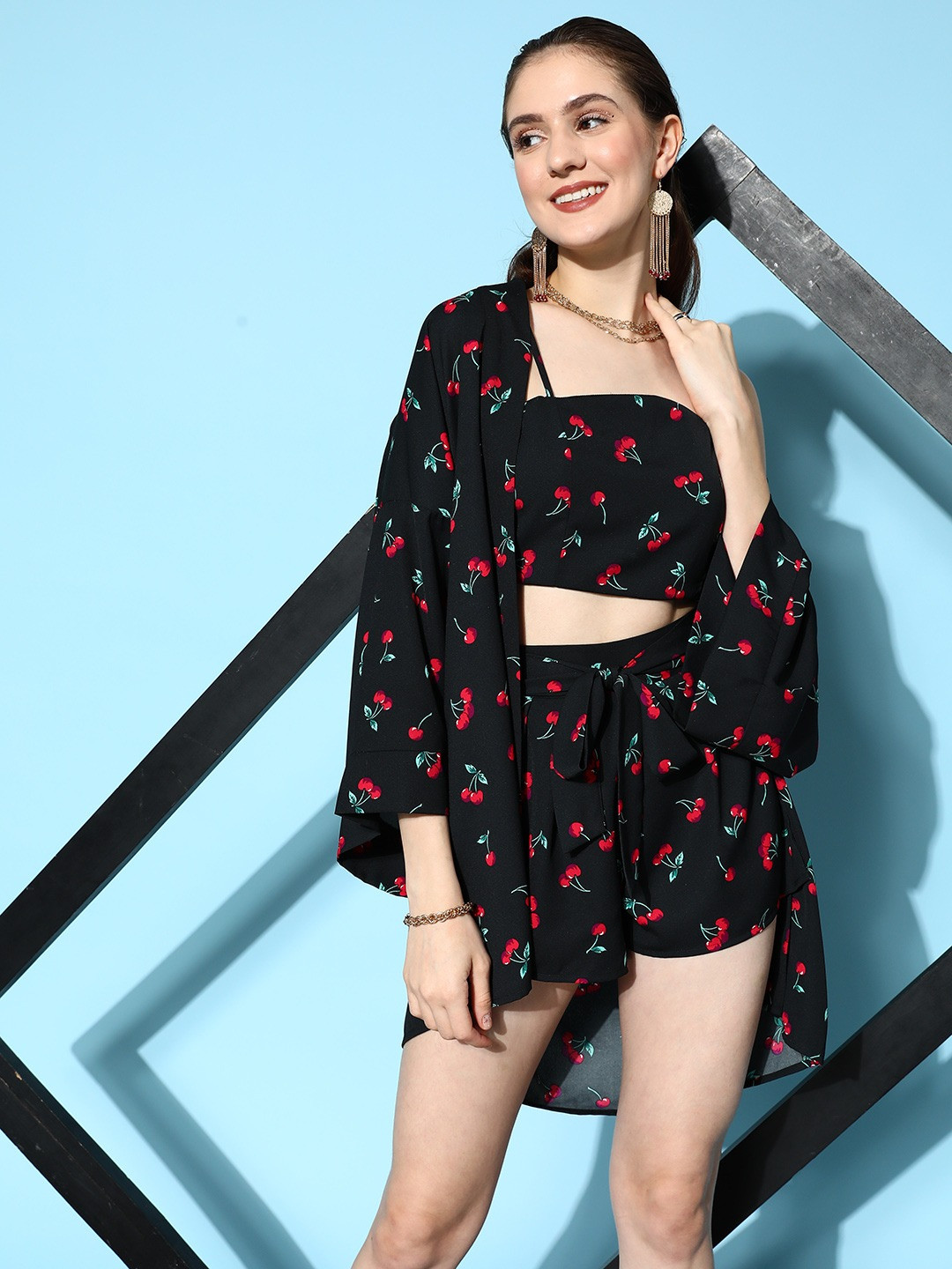 Women Floral Printed Sleeveless Top With Shorts & Shrug Co-Ords Set