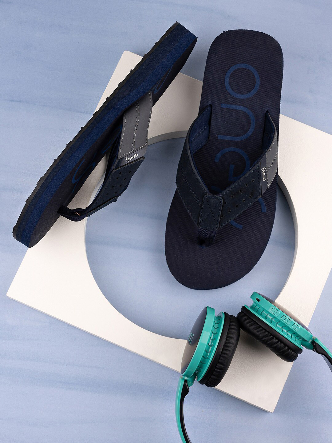 one8 flip flops black