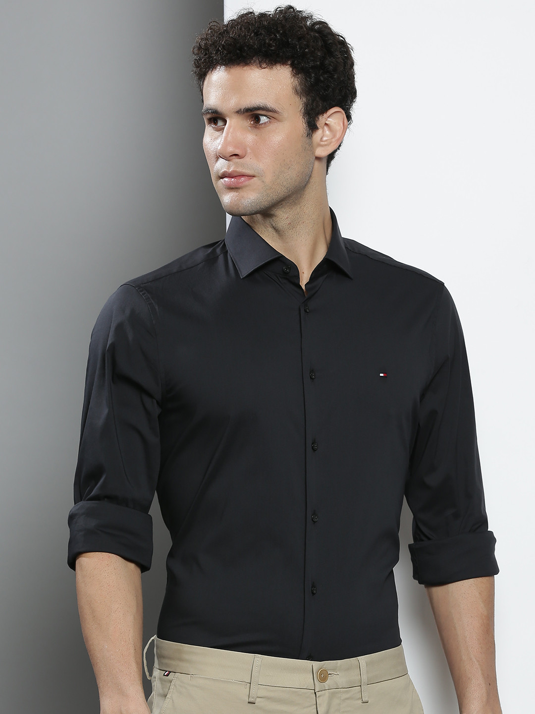 Buy Tommy Hilfiger Men Black Cotton Slim Fit Spread Collar Casual Shirt