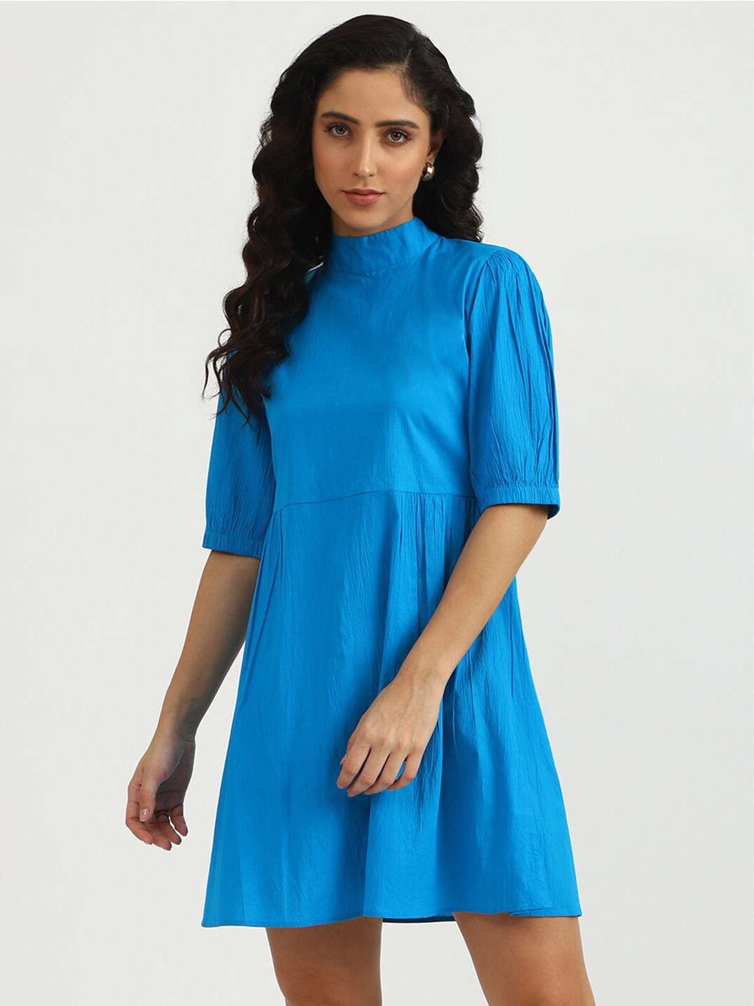 Vestido Corto De Lino Para Mujer - Corte A, Cuello En V Y Detalle De Faldón Delantero