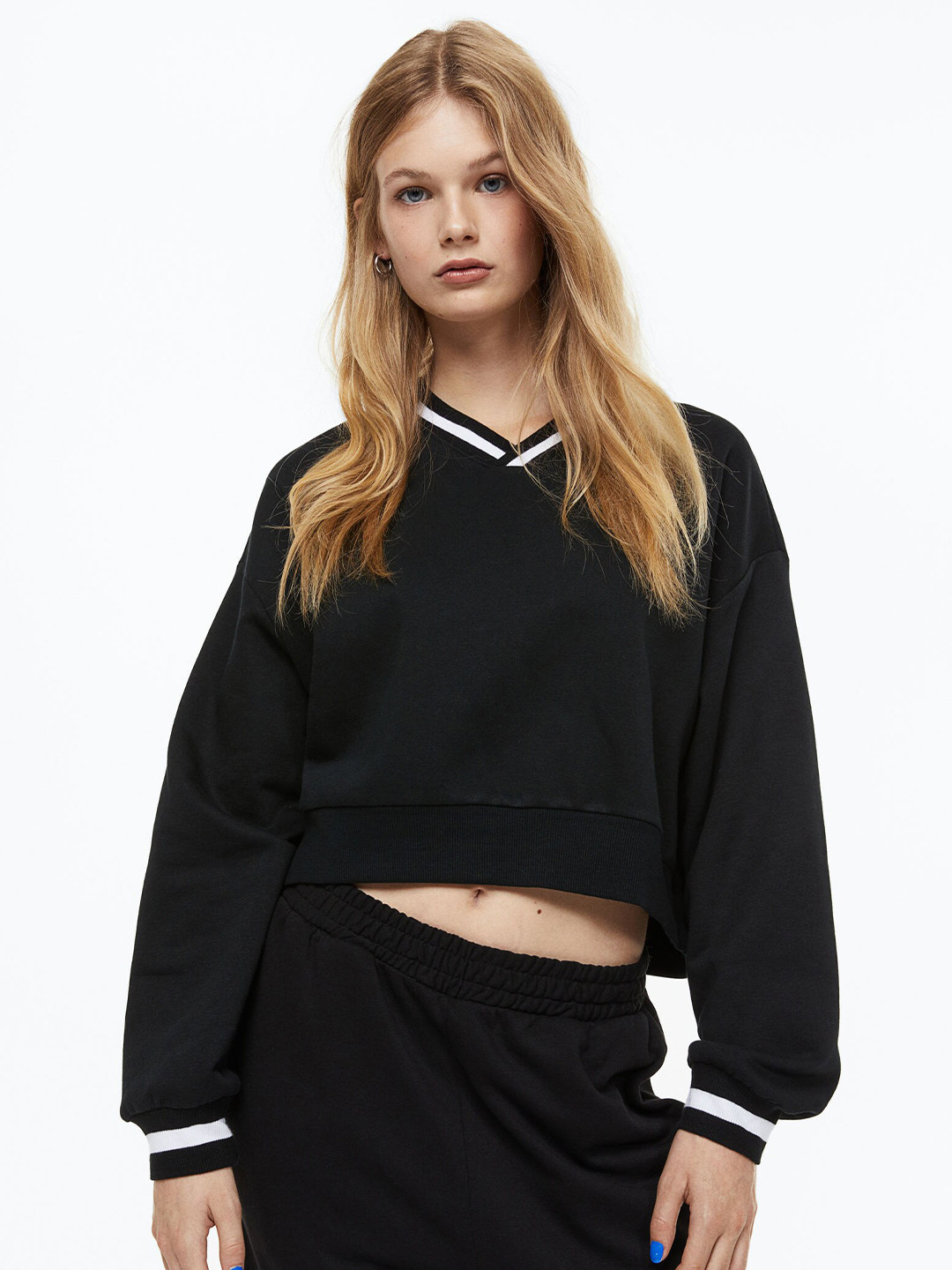 Buy H&M Women Black V Neck Sweatshirt Sweatshirts for Women 20617466