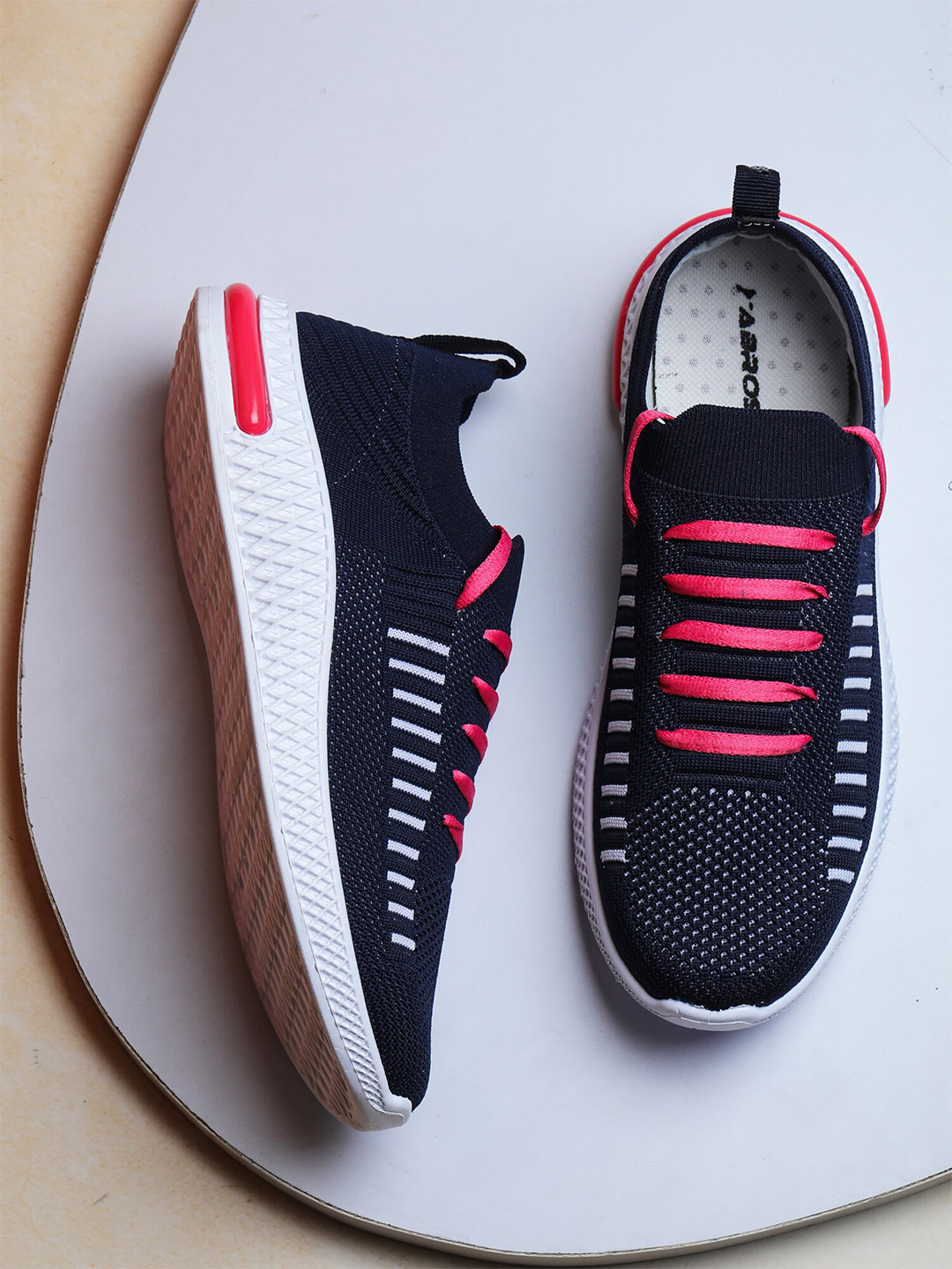 sports shoes sports shoes