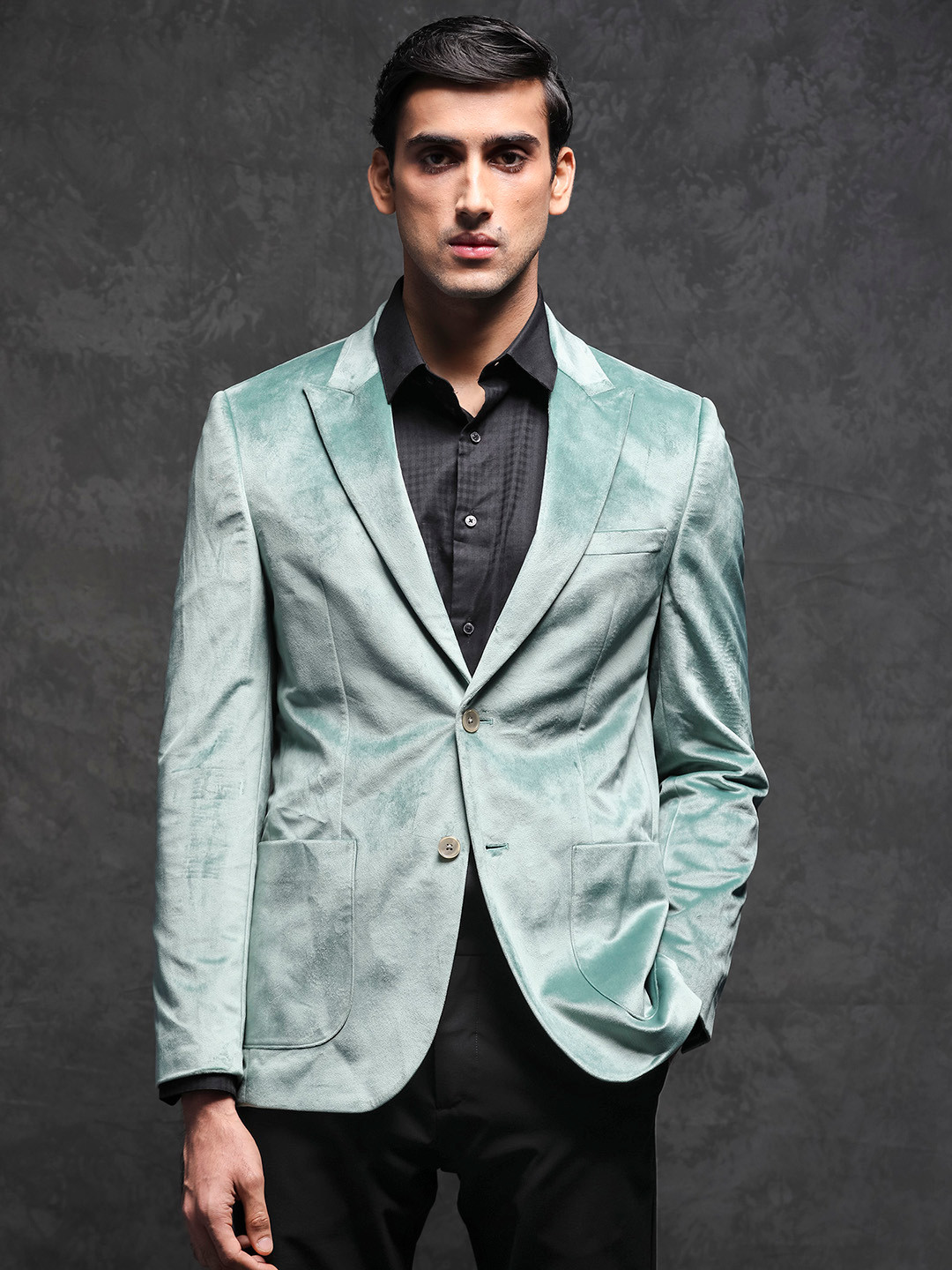 Men's DarkGrey Solid Single-Breasted Blazer