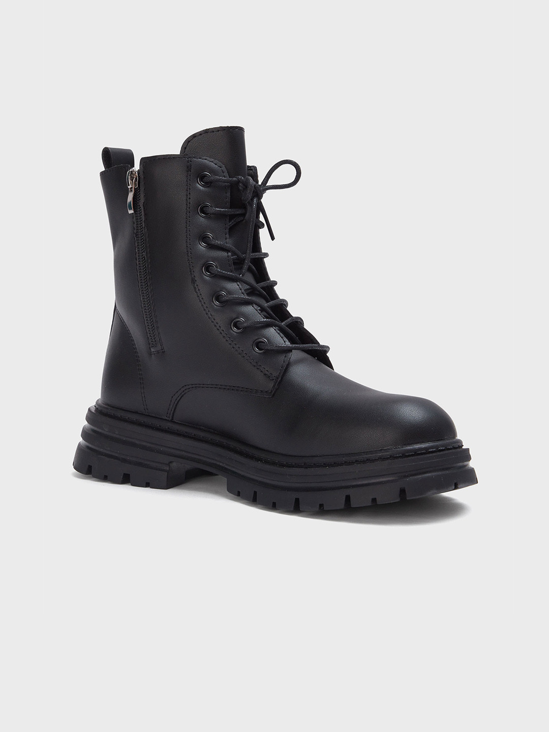 tie up combat boots