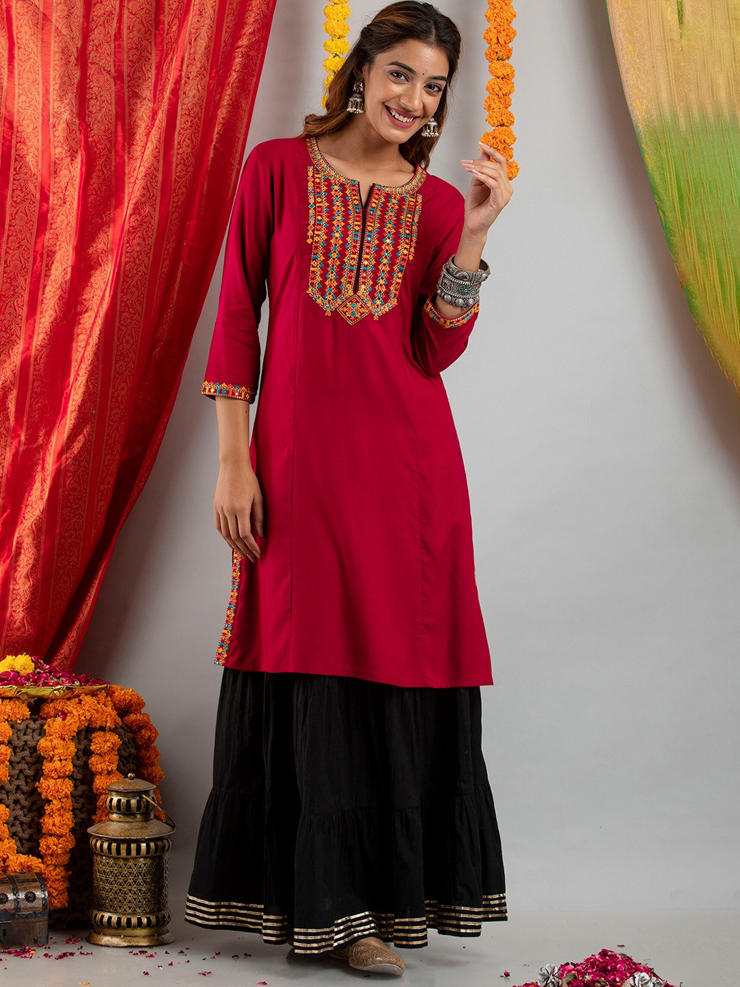 Women White & Red Straight Ethnic Motifs Printed Kurta And Skirt Set