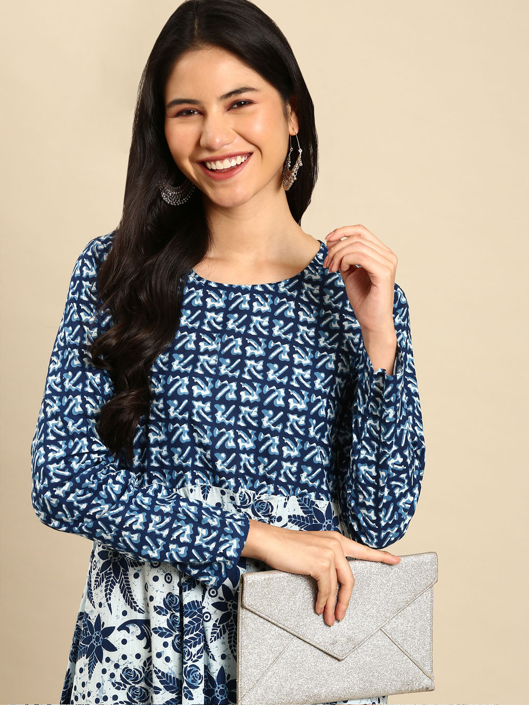 Women Navy Blue Floral Printed Straight Kurta With Three Quarter Sleeves