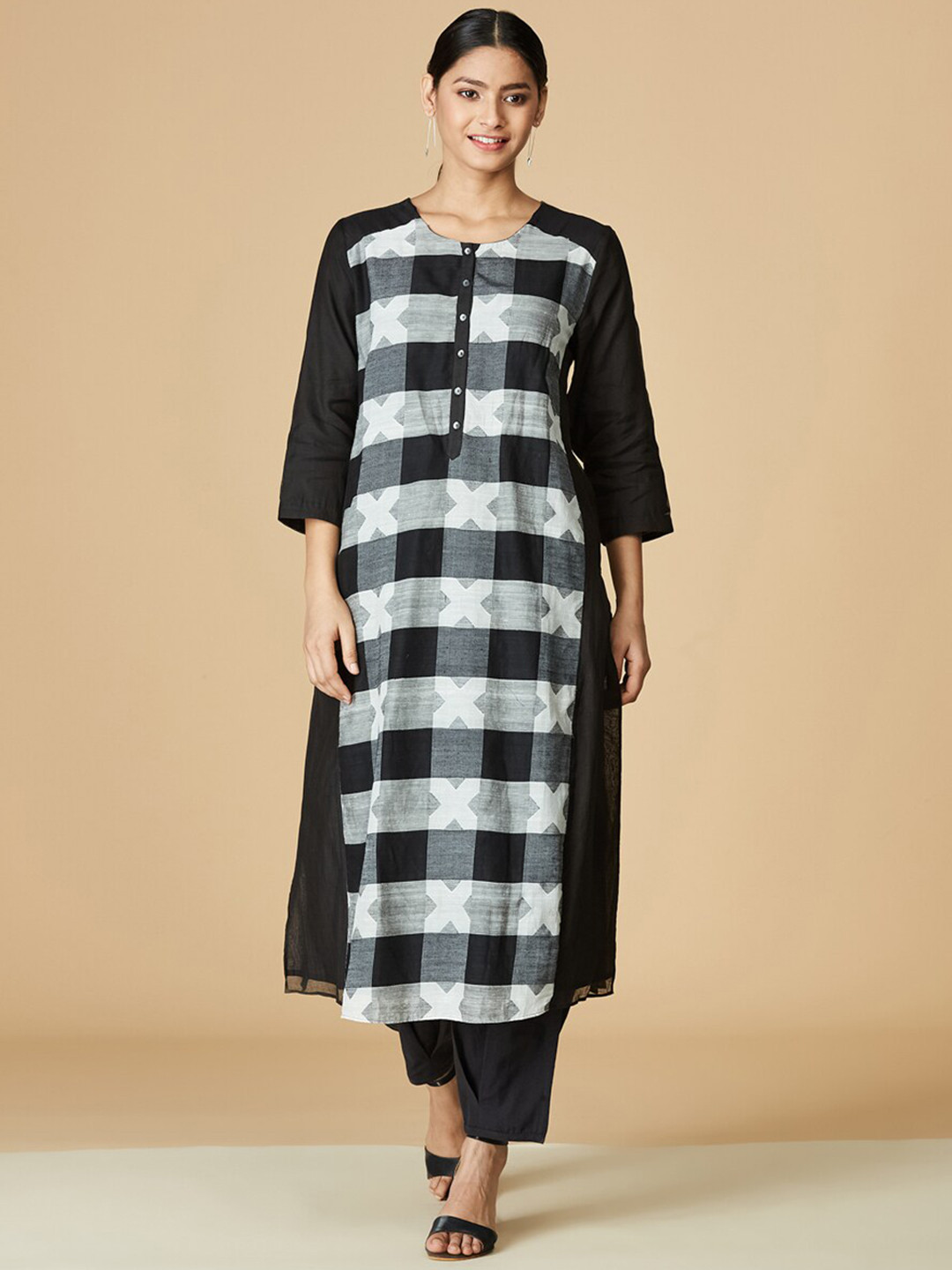 Women Black Pure Cotton Kurta Set main image 1