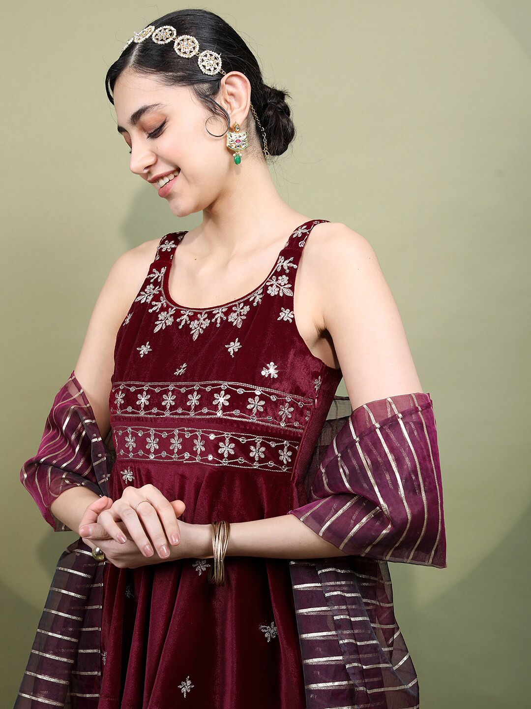 V-Neck Floral Embroidered Sequinned Detailed Kurta & Sharara With Dupatta
