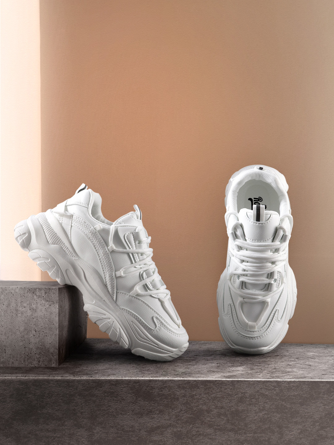 round toe running shoes