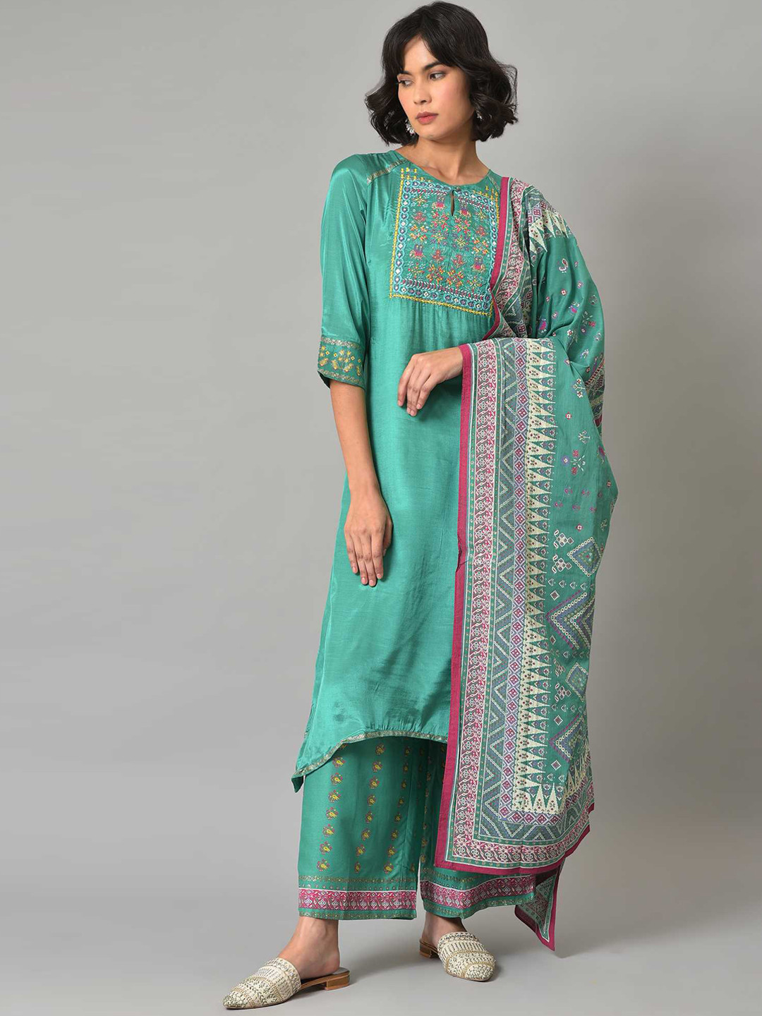 Women's Teal Ethnic Motifs Printed Thread Work Kurta Set With Dupatta