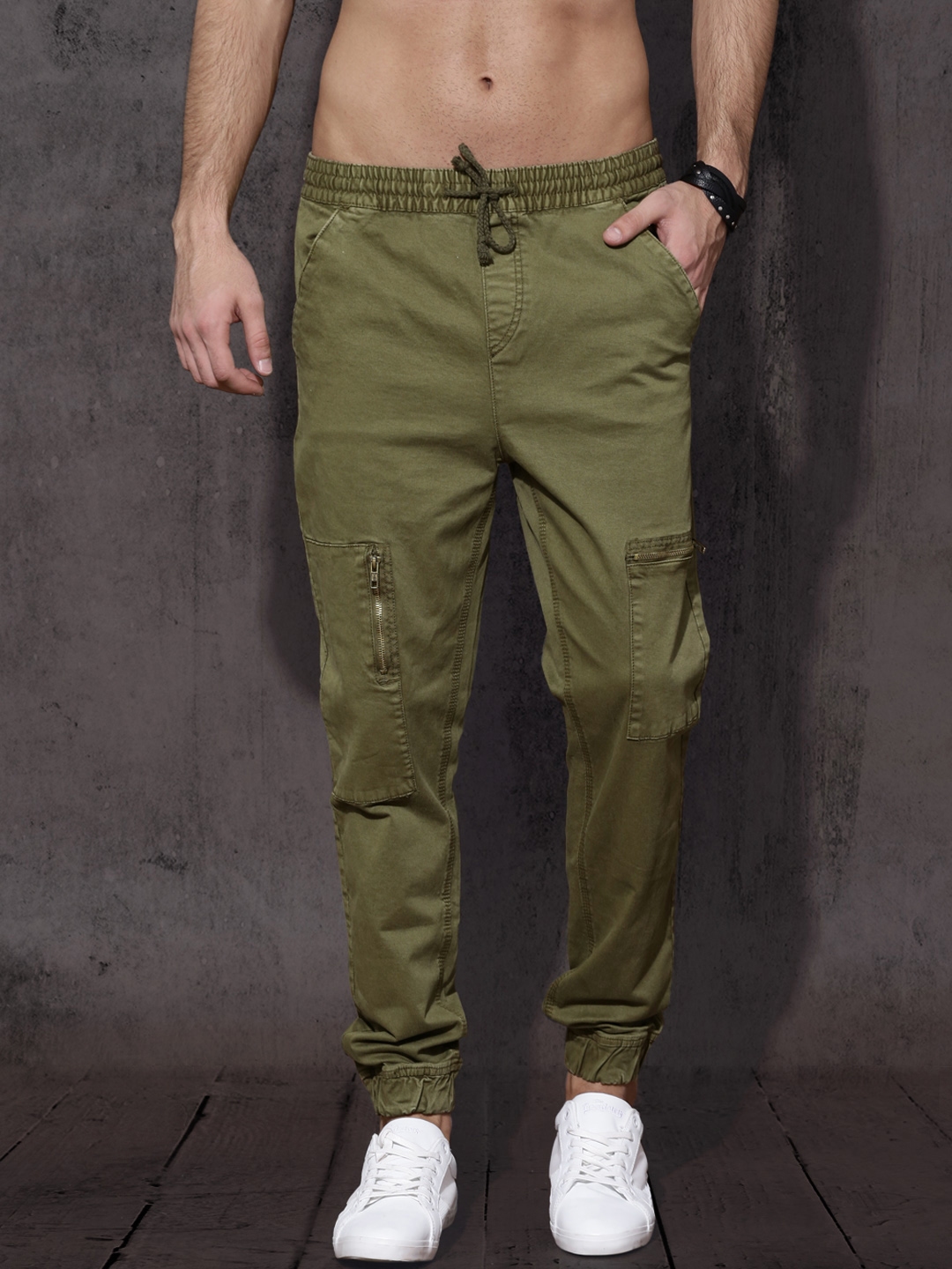 Buy Roadster Men Olive Green Slim Fit Solid Joggers - Trousers for Men ...