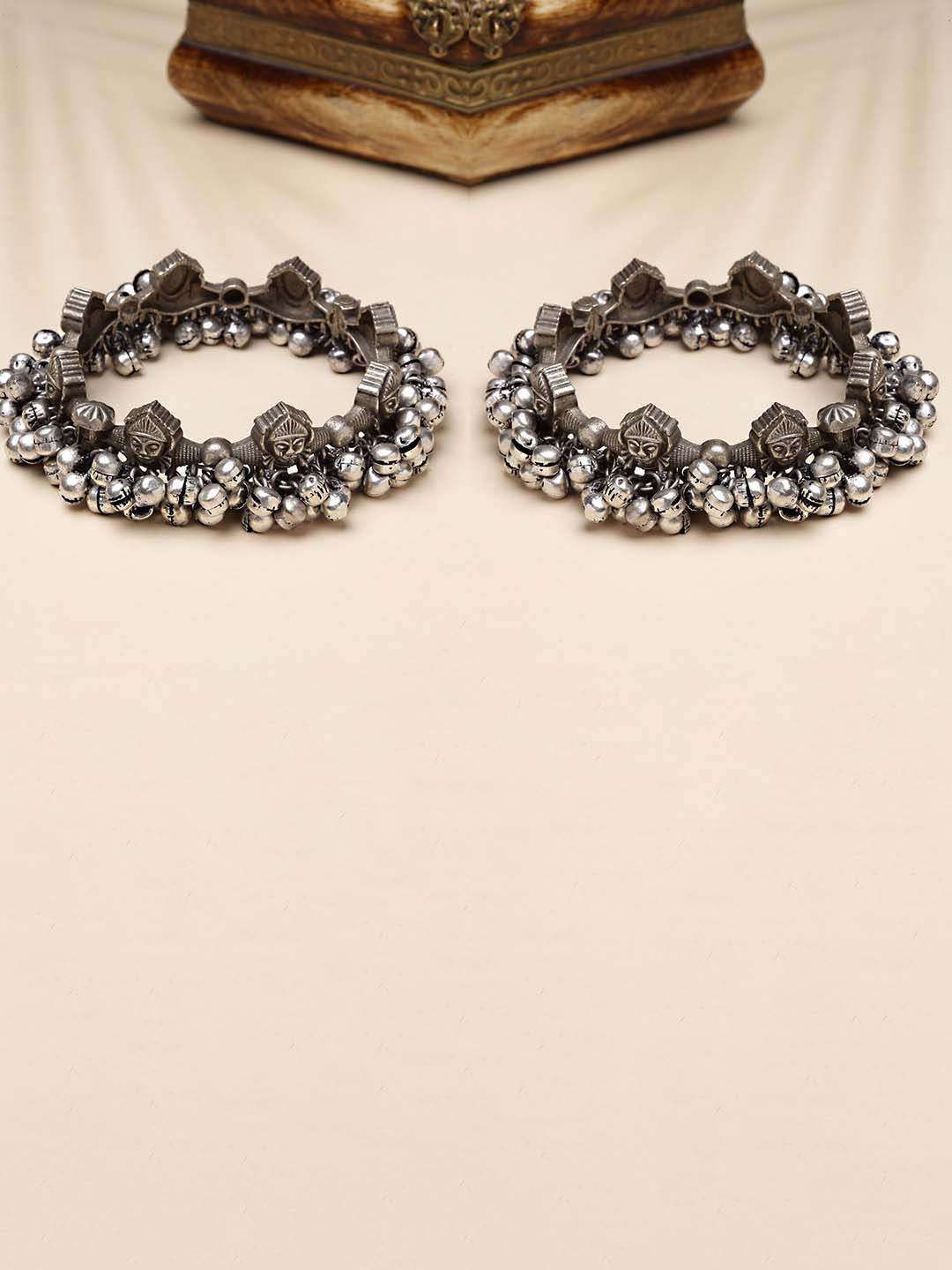 White - Saanjh Bela Flower Motif Oxidised Bangle