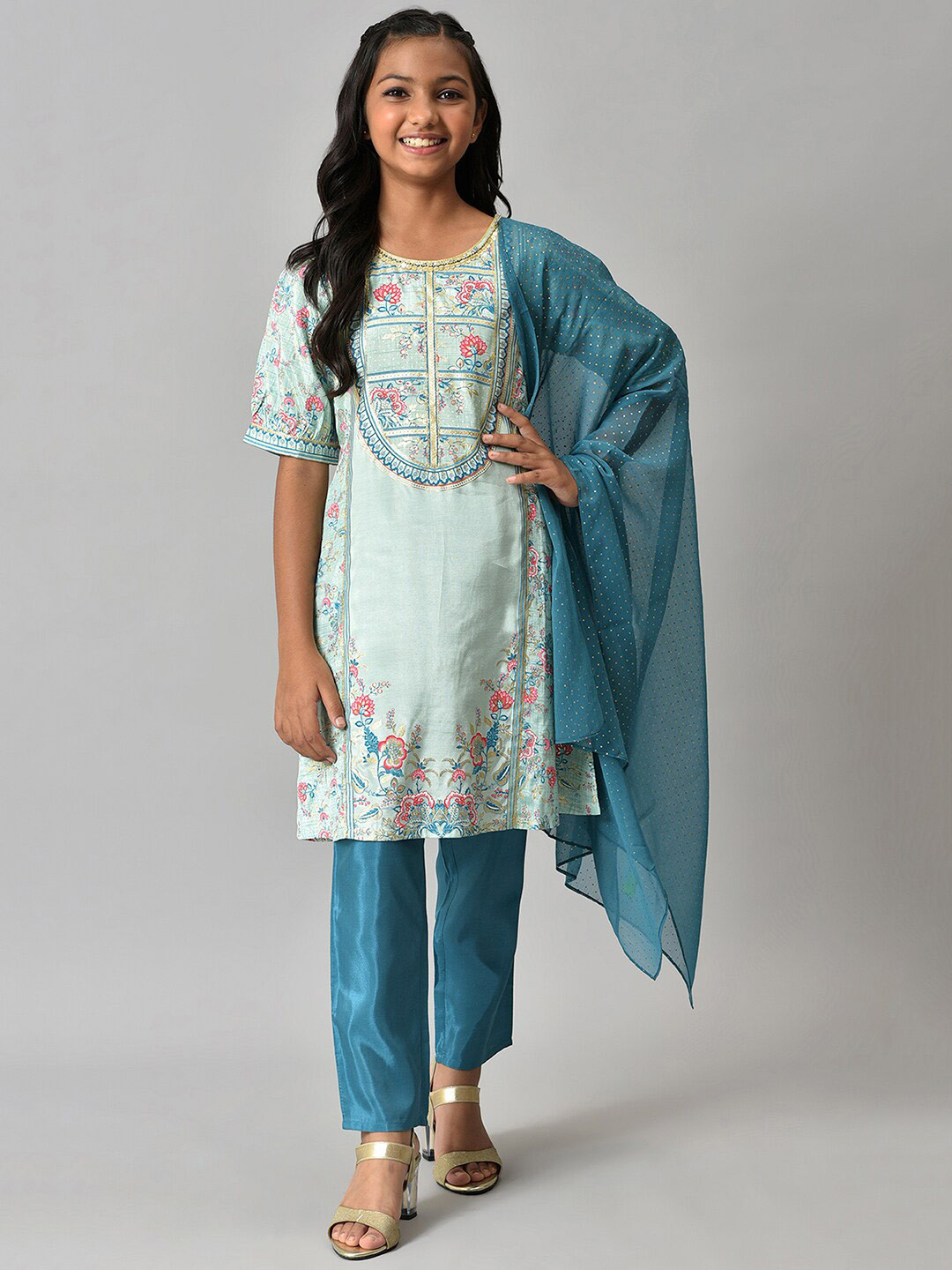 Girls Round Neck Long Sleeves Straight Kurta With Palazzo Dupatta