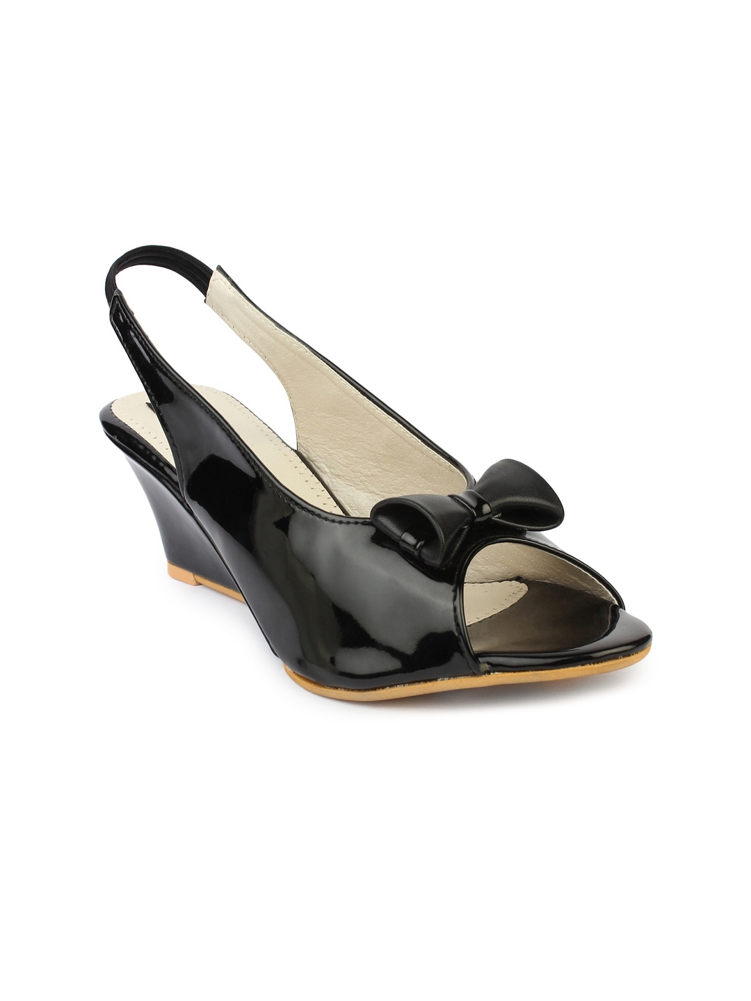 black pumps myntra