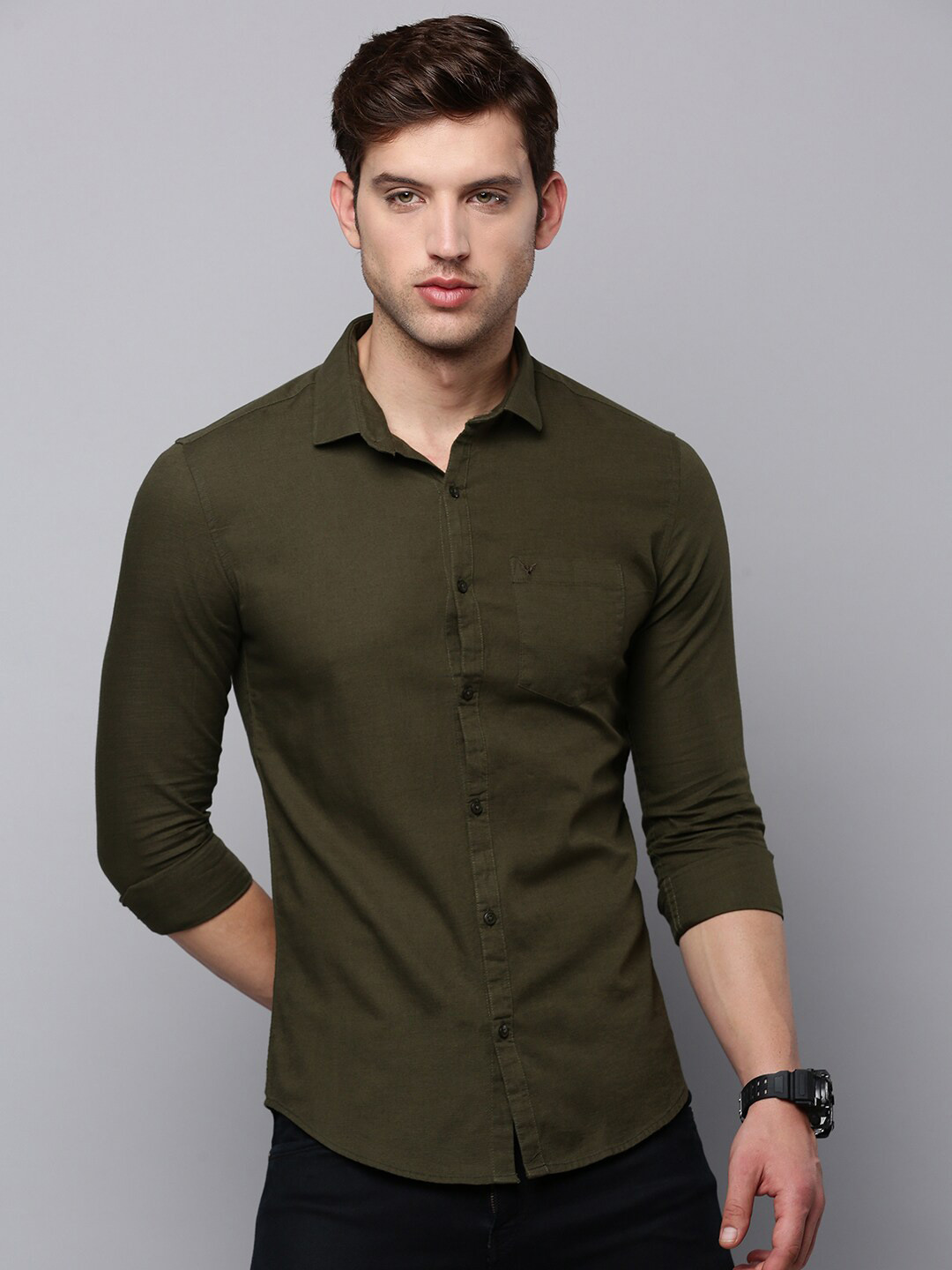 Buy SHOWOFF Men Solid Spread Collar Classic Casu…