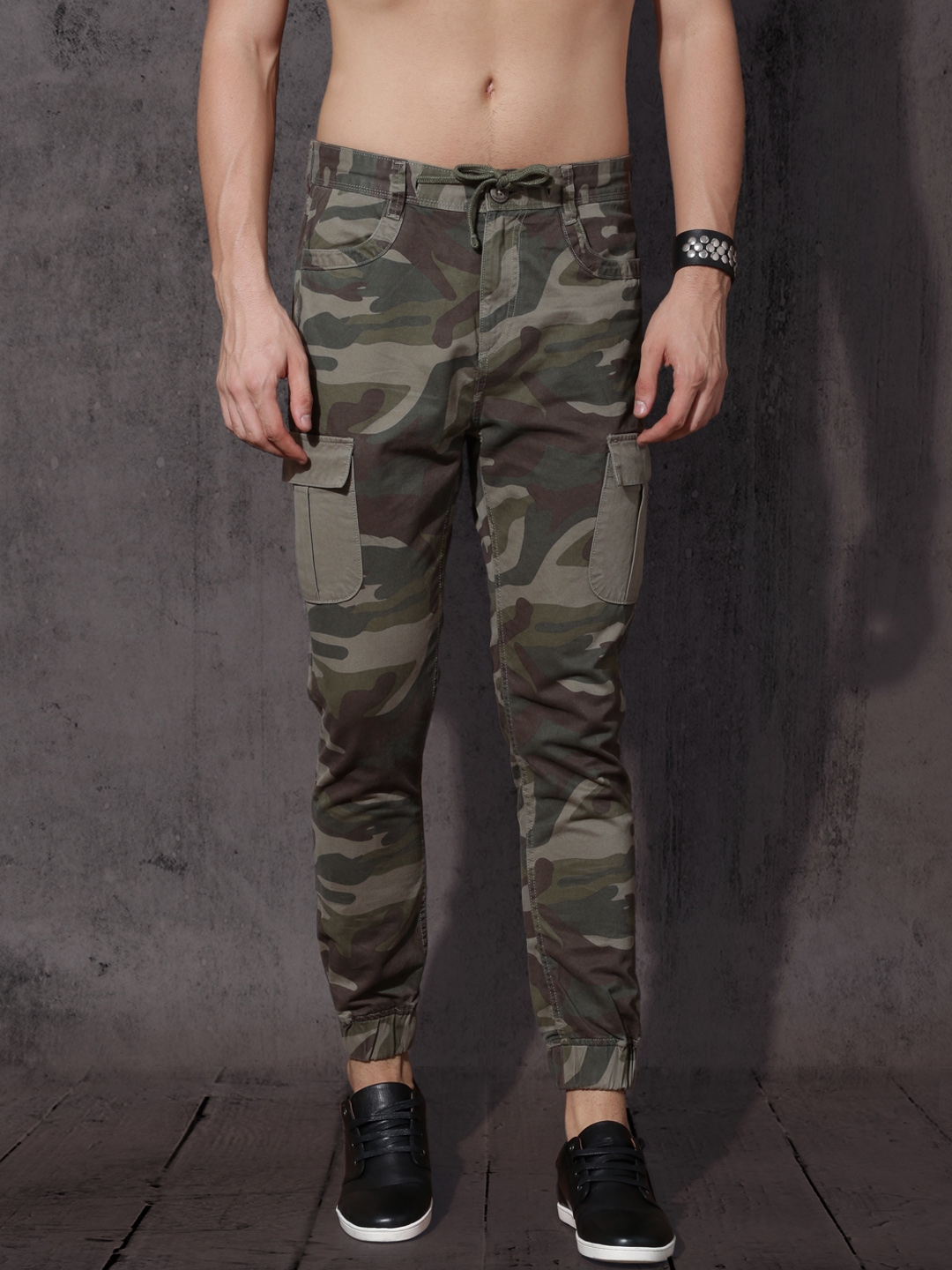 olive cargo joggers mens