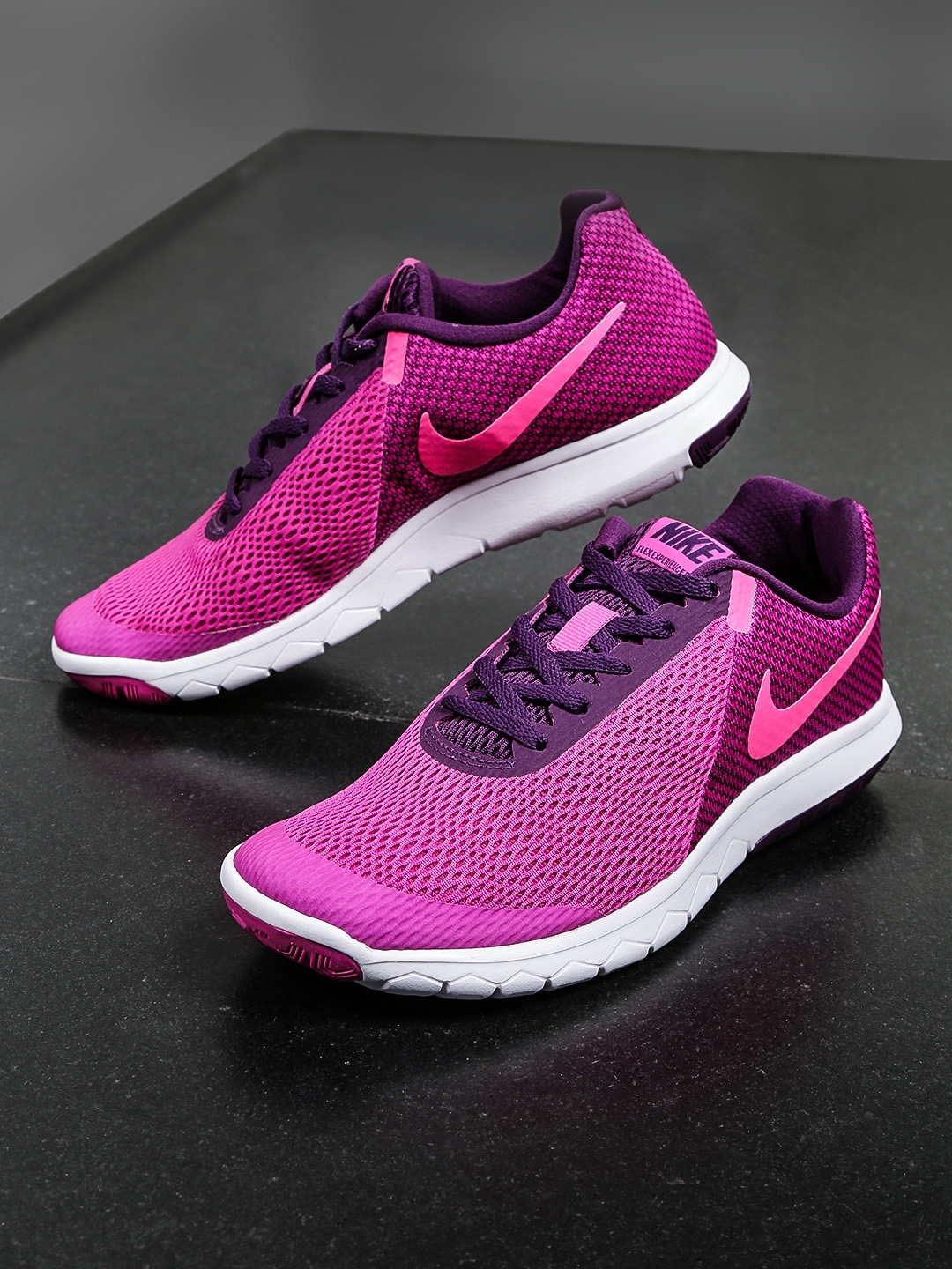 magenta nike running shoes