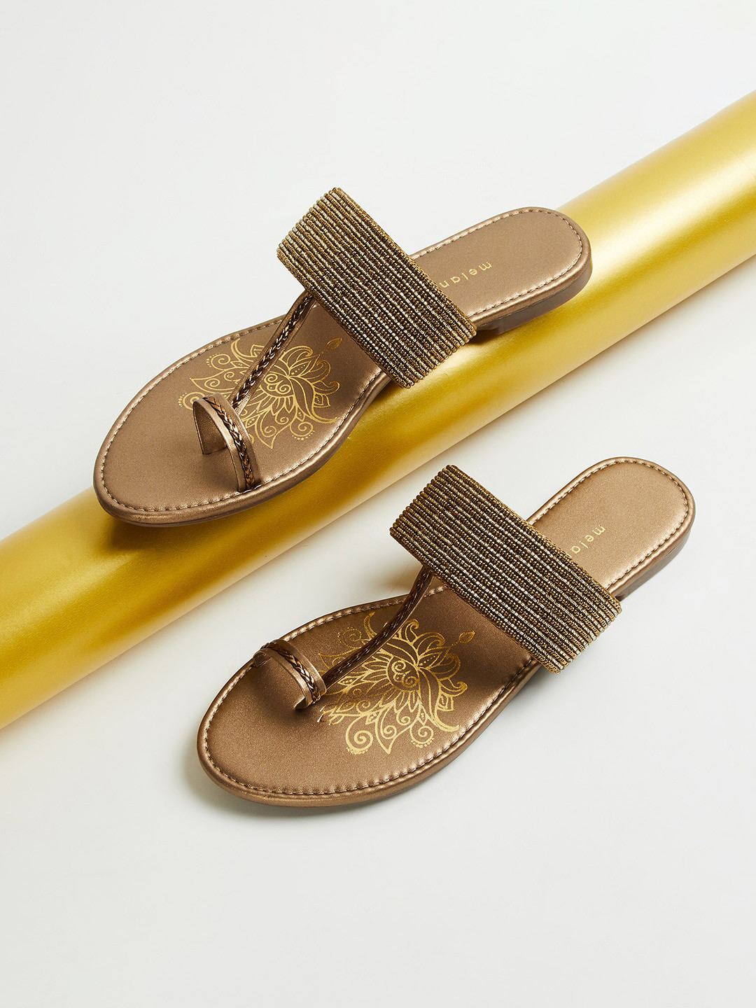 Boys White Ethnic One Toe Flats