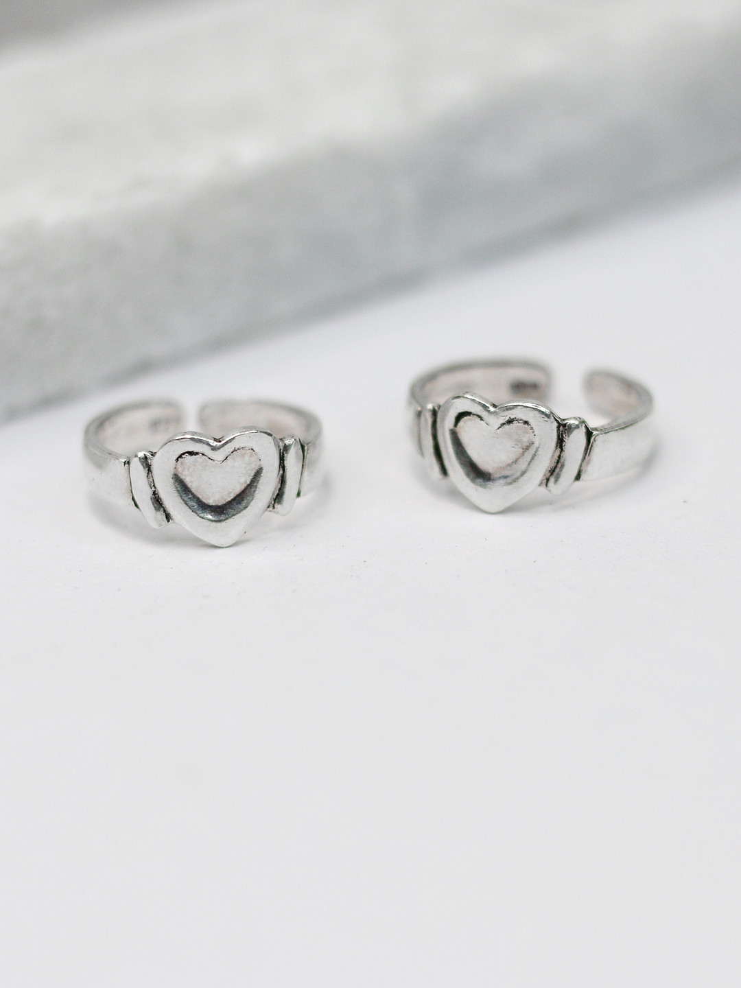 Buy Arte Jewels Set Of 2 925 Silver Heart Detailed Adjustable Toe Rings ...
