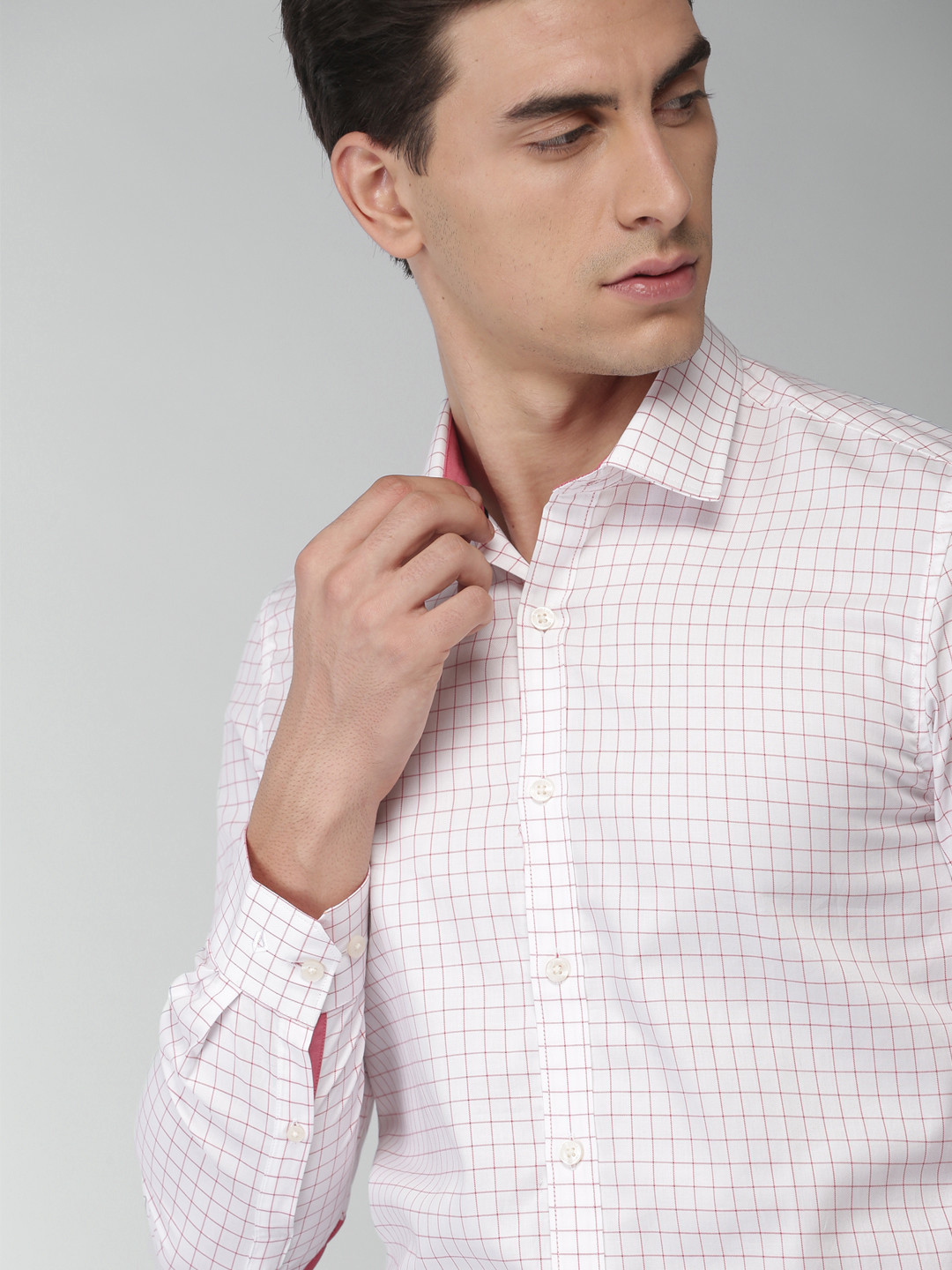 Buy INVICTUS Men White & Red Slim Checked Formal Shirt With Elbow Patch