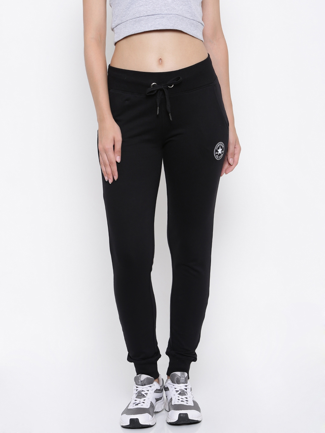 jogger pants with converse shoes
