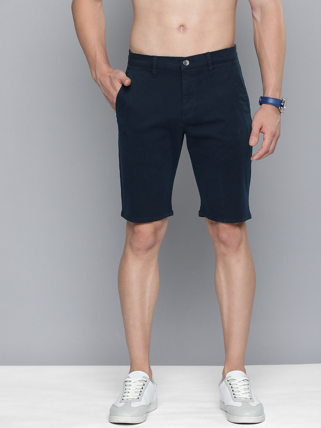 Mid rise regular shorts
