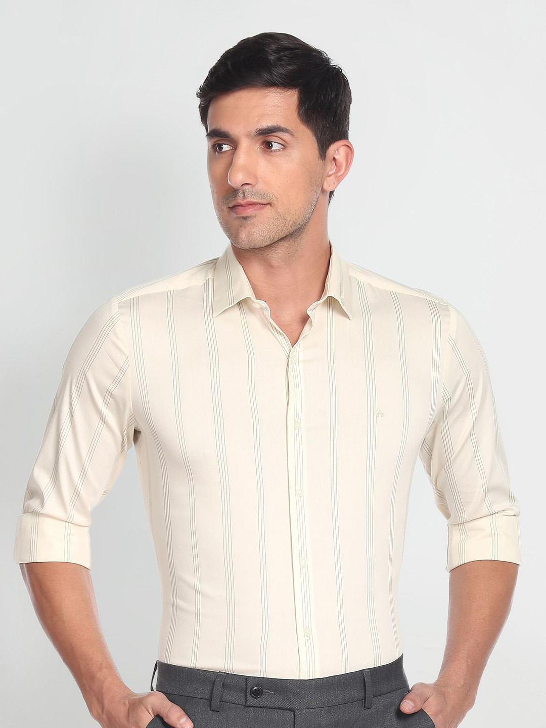Men's White Comfort Slim Fit Spread Collar Vertical Striped Cotton Casual Shirt