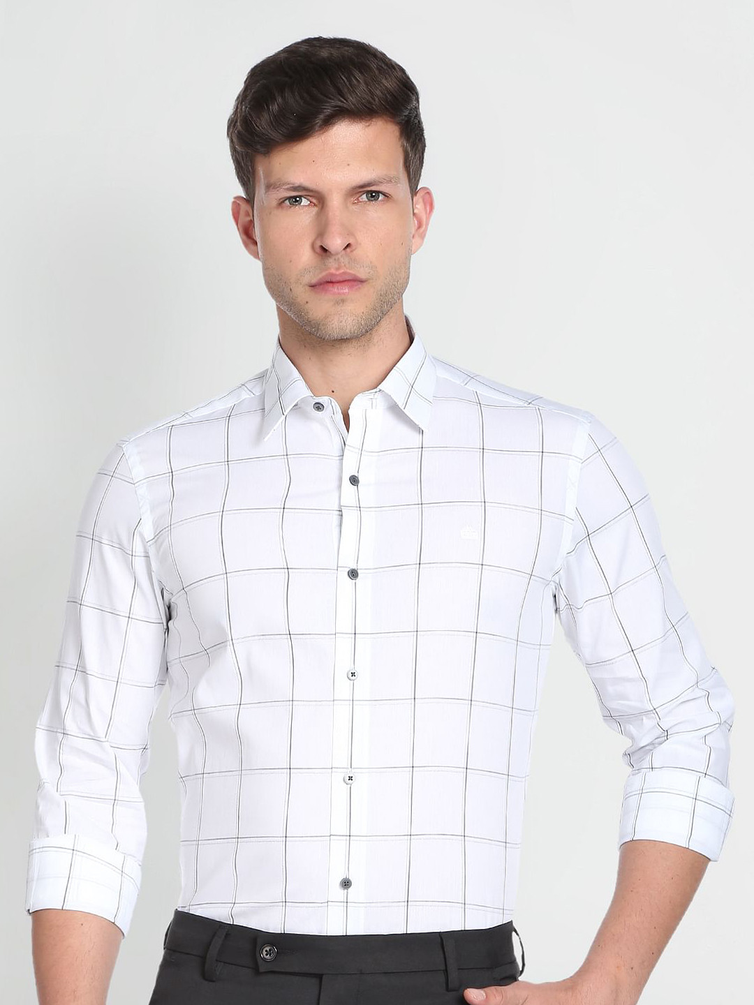 Men's White Standard Spread Collar Windowpane Checked Cotton Slim Fit Casual Shirt