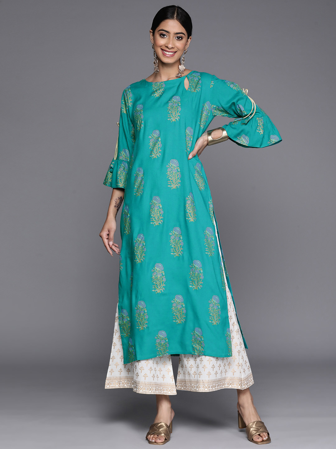 Women Blue & White Floral Printed Keyhole Neck Floral Kurta