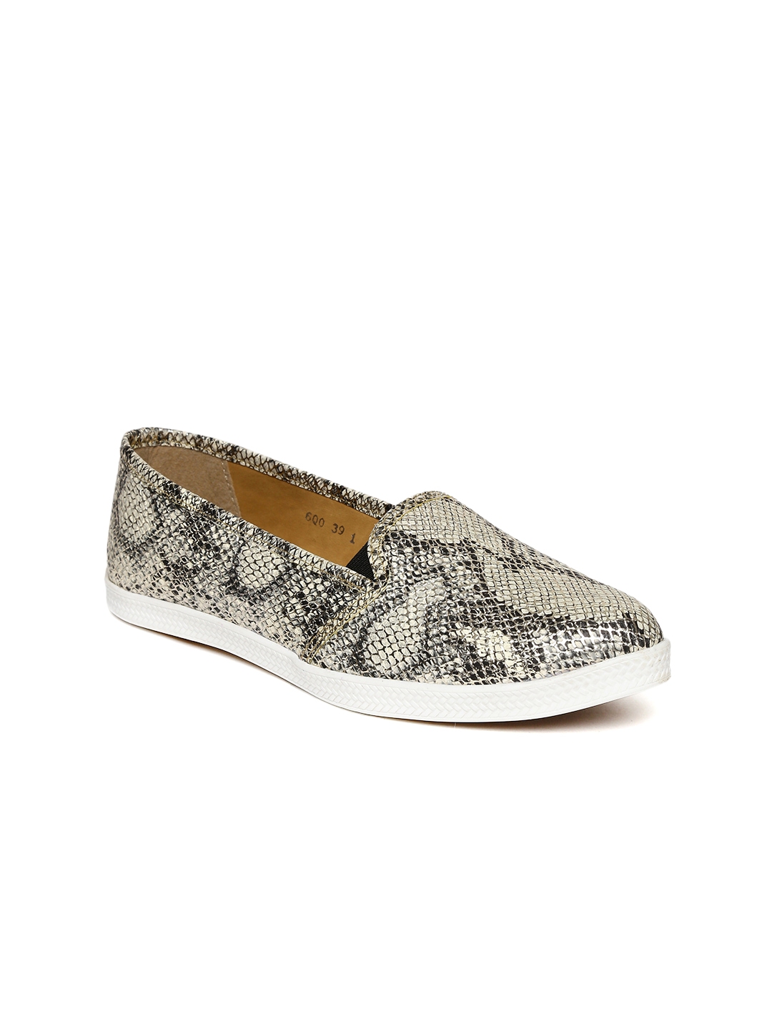 slip on shoes myntra