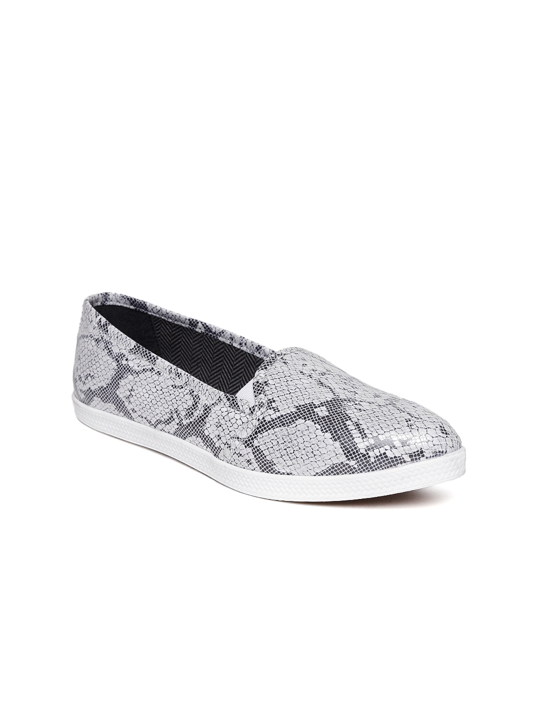 slip on shoes myntra