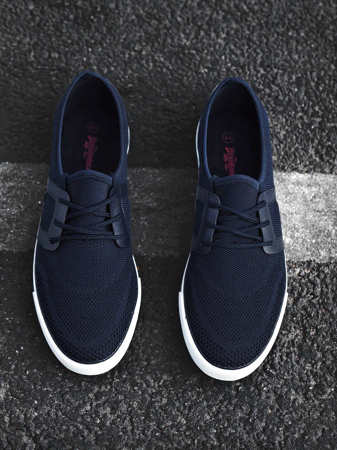 men's navy blue sneakers