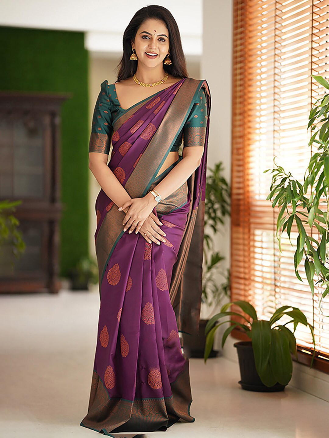 Zari Woven Ethnic Kanjeevaram Handloom Saree with Gold