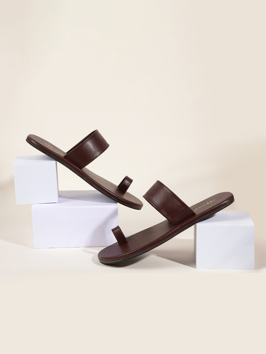 mens one toe sandals