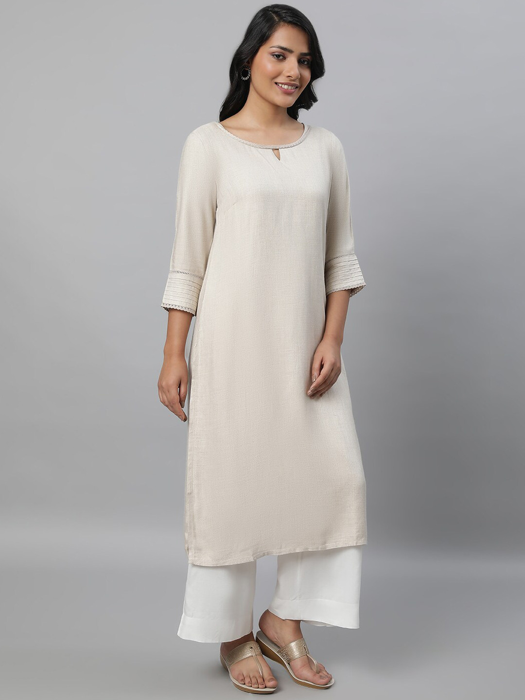 Solid Burgundy Kurta With Keyhole Neck & 3/4 Sleeves