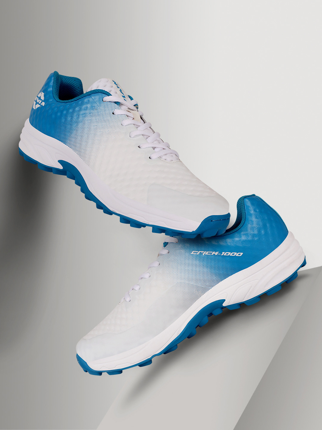 nivia cricket shoes