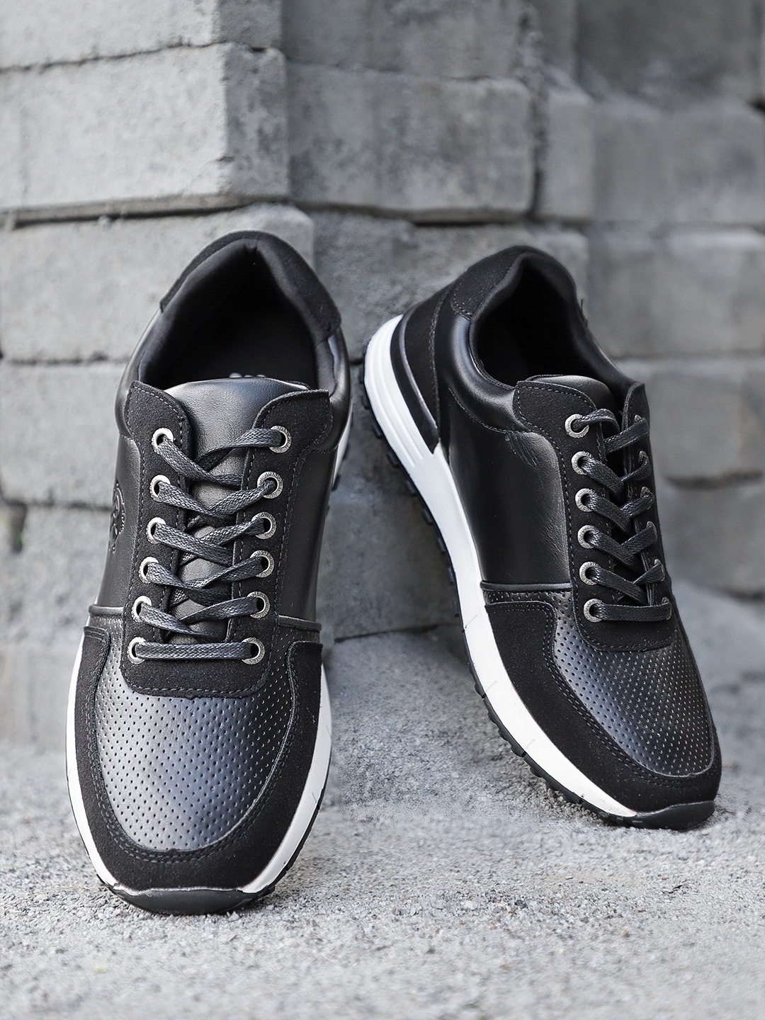 roadster shoes black sneakers