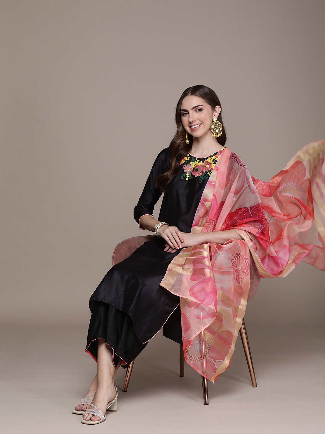 Women'S Black & White Embroidered Kurta With Palazzos