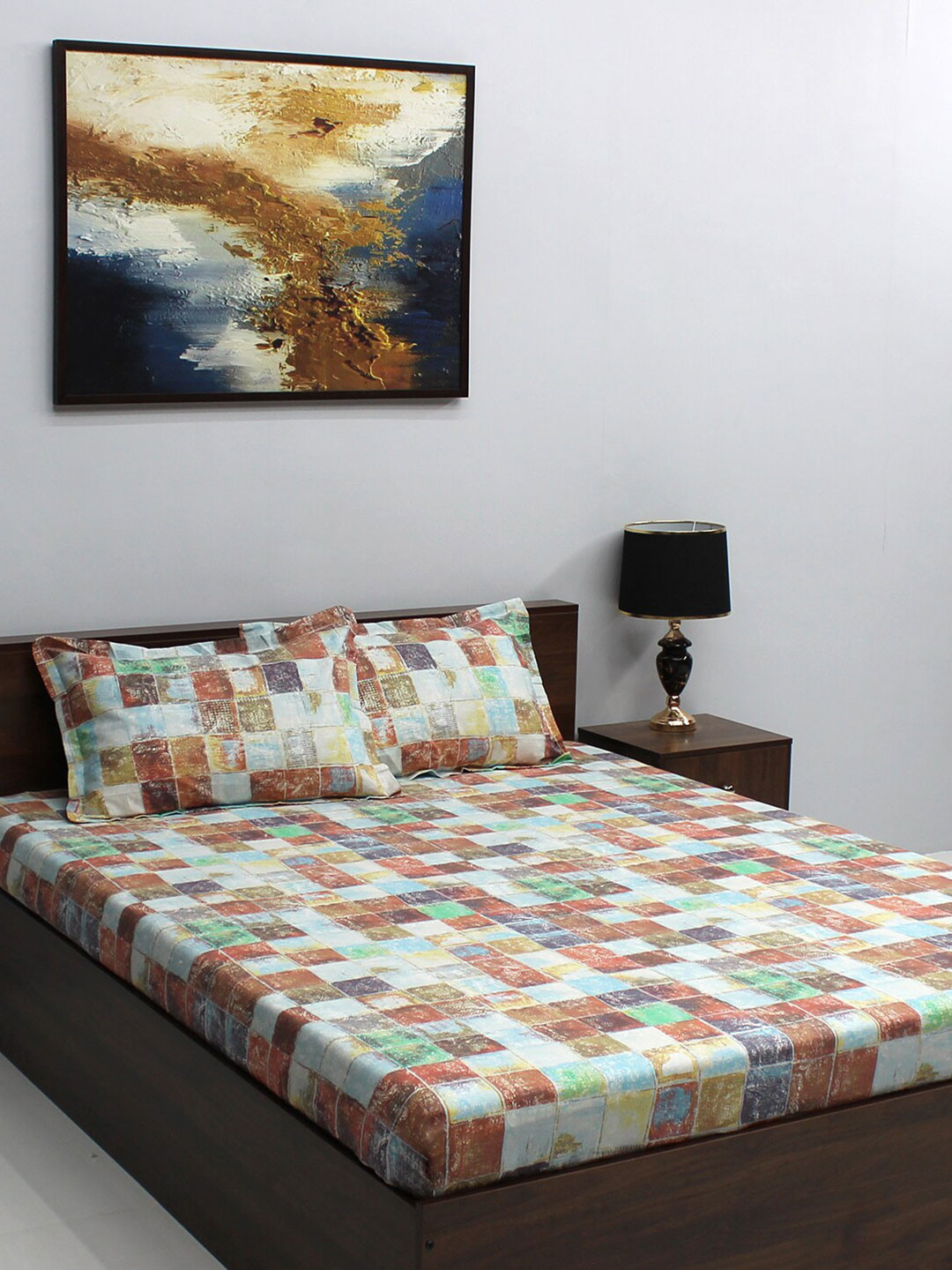 Buy BOMBAY DYEING White & Brown Geometric 104 TC Queen Bedsheet With 2