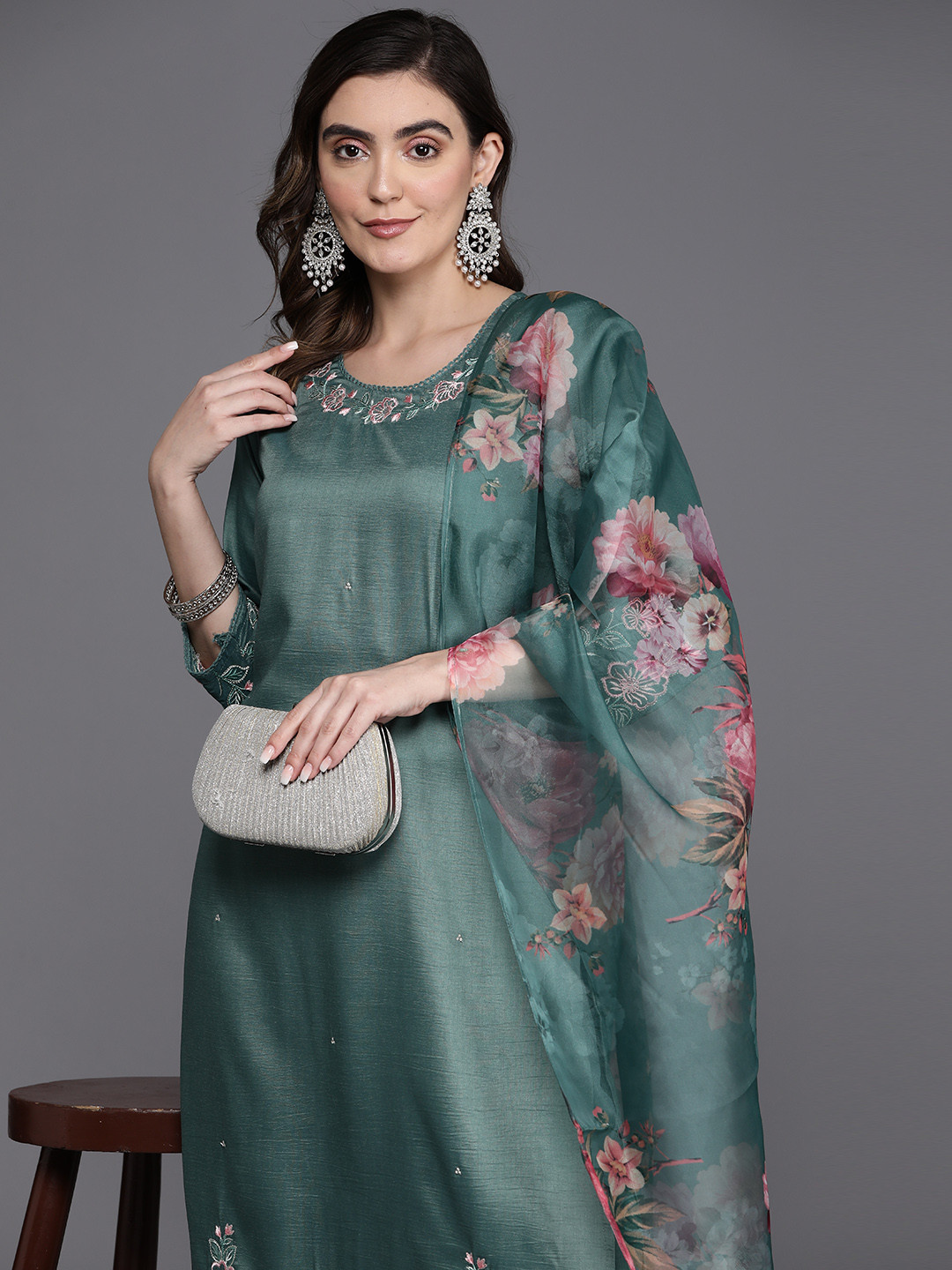 Floral Embroidered Thread Work Straight Kurta With Trousers & Dupatta