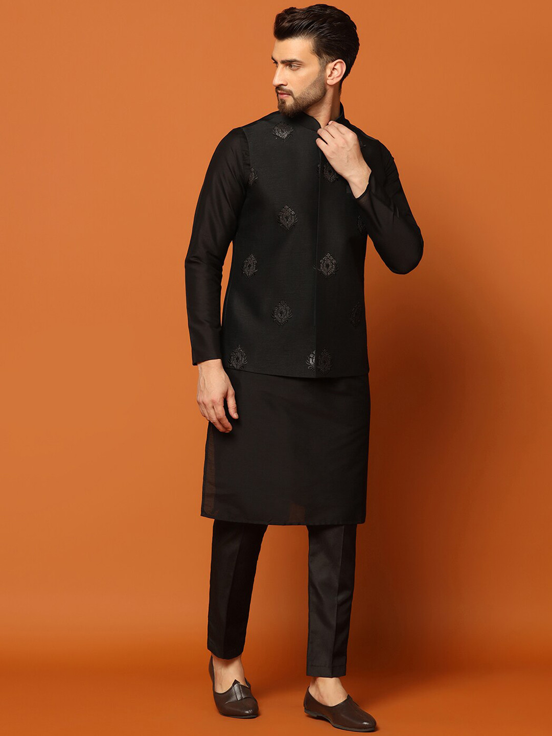 Men Solid Embroidered Kurta with Trousers