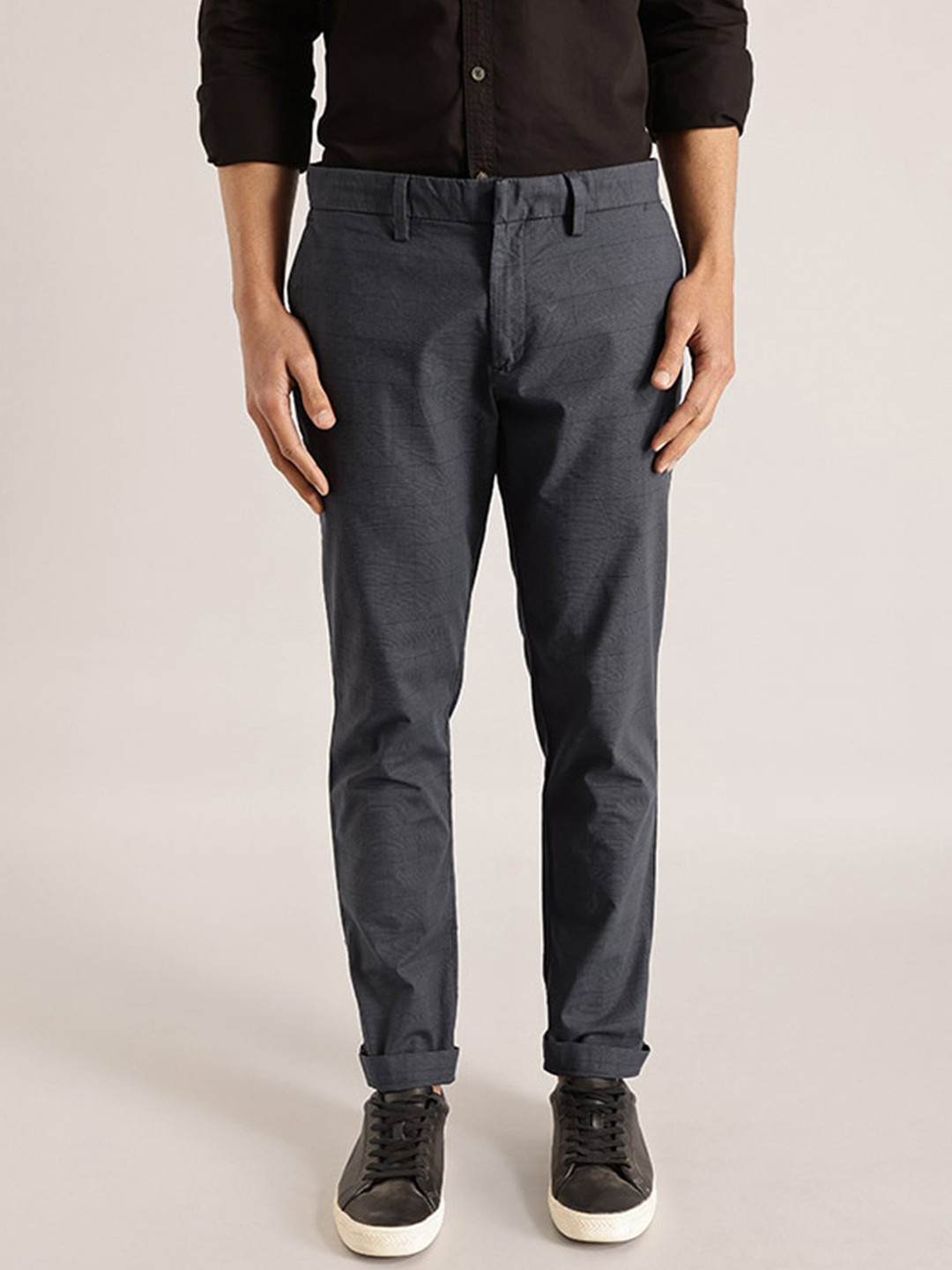 Buy Indian Terrain Men Checked Brooklyn Slim Fit Pure Cotton Chinos ...