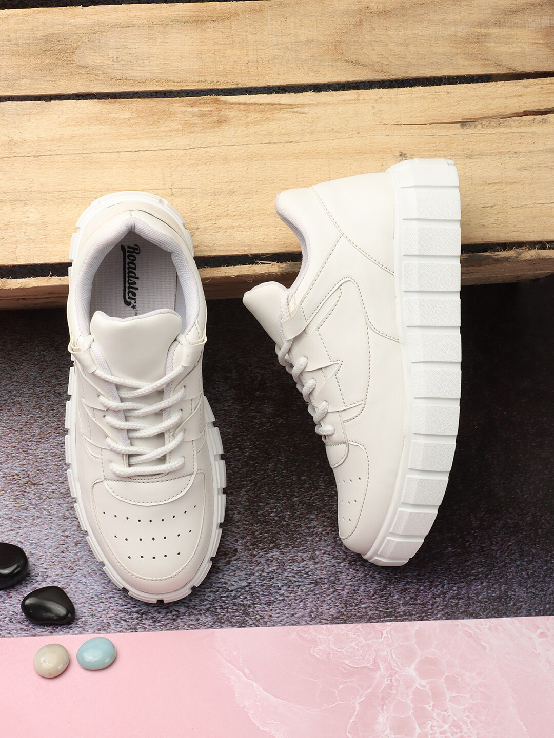 lightweight walking sneakers womens