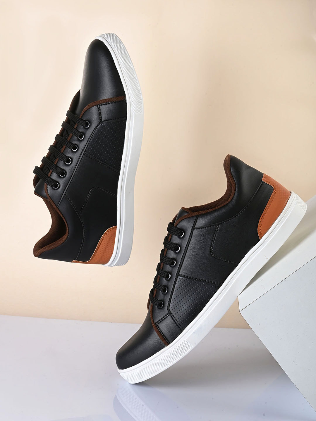Buy ELIXIR MAN Men Padded Insole Lightweight Contrast Sole Sneakers Casual Shoes for Men