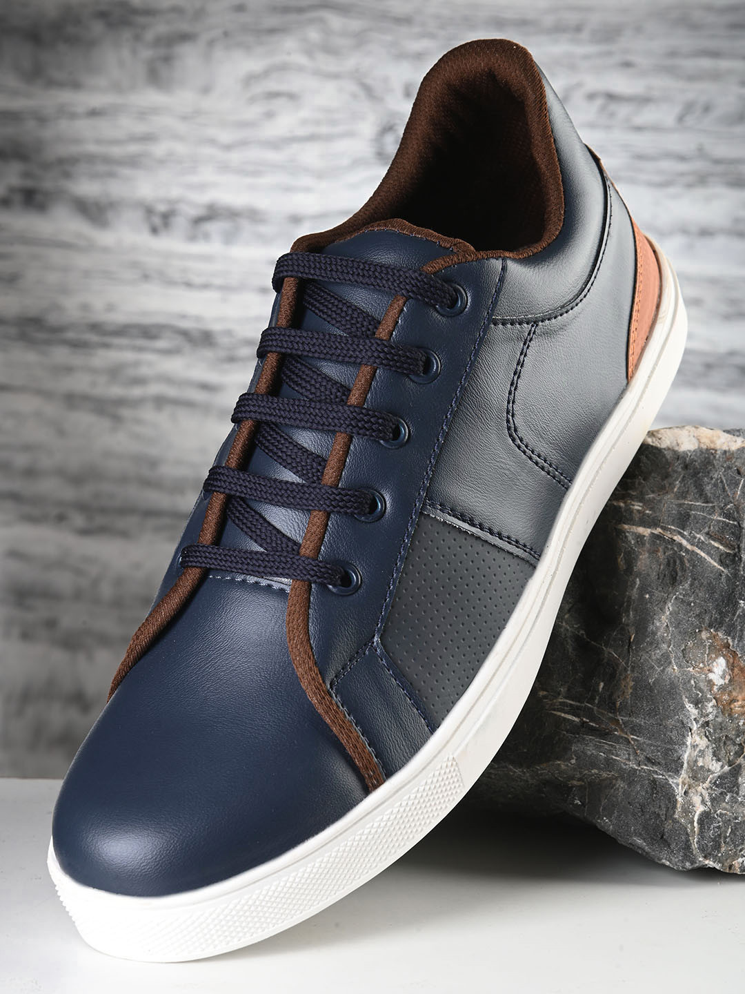 Buy ELIXIR MAN Men Padded Insole Lightweight Contrast Sole Sneakers Casual Shoes for Men